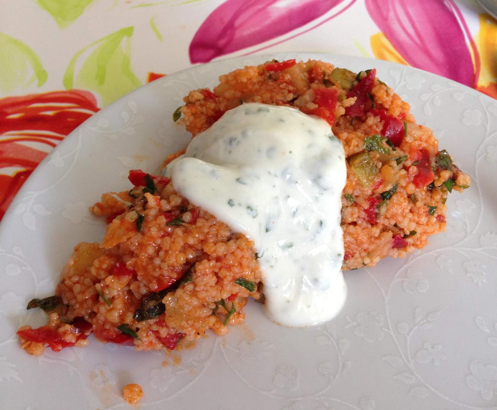 Couscous-Salat mit Kräuter-Dipp