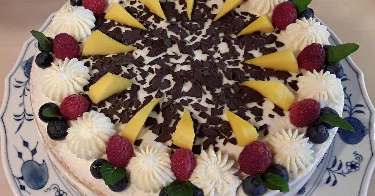 Torte mit Früchten und Beeren (Sahne-Frischkäse Creme) von Orkus. Ein ...