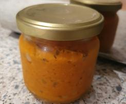 Variation Tomatenaufstrich mit Basilikum und Sonnenblumenkernen