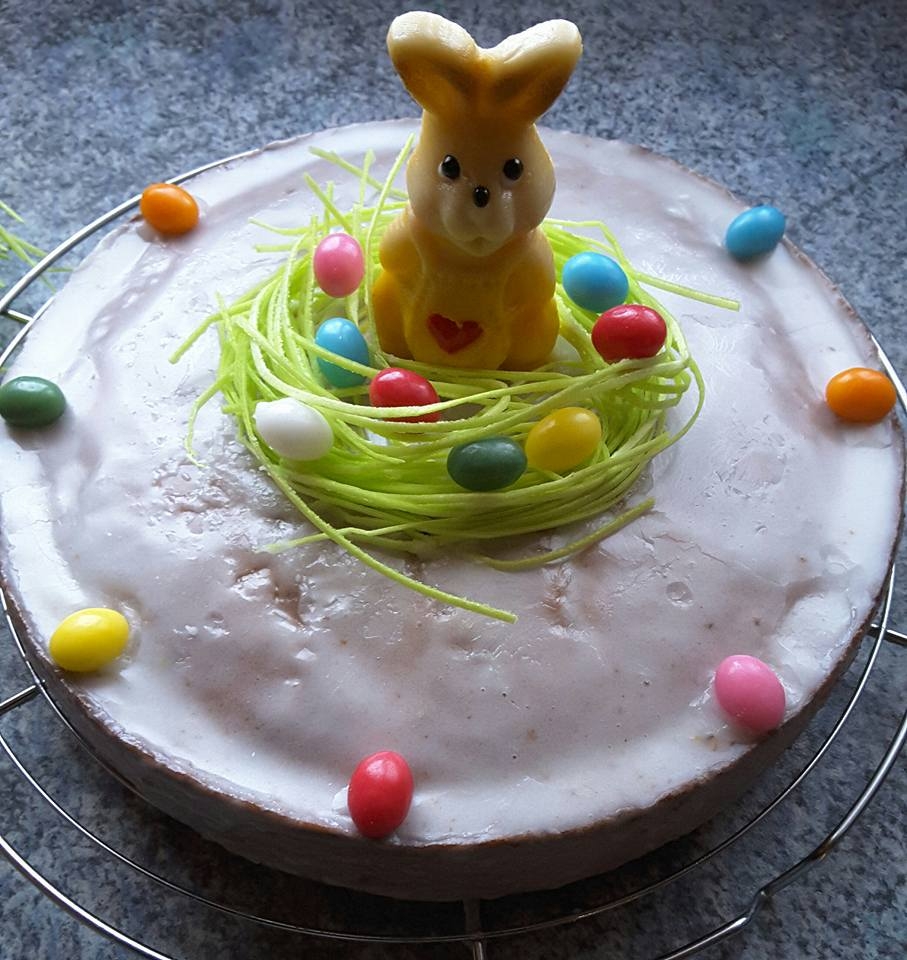 Möhrenkuchen mit essbarem Osternest, saftig, nicht nur zu Ostern lecker, Osterkuchen