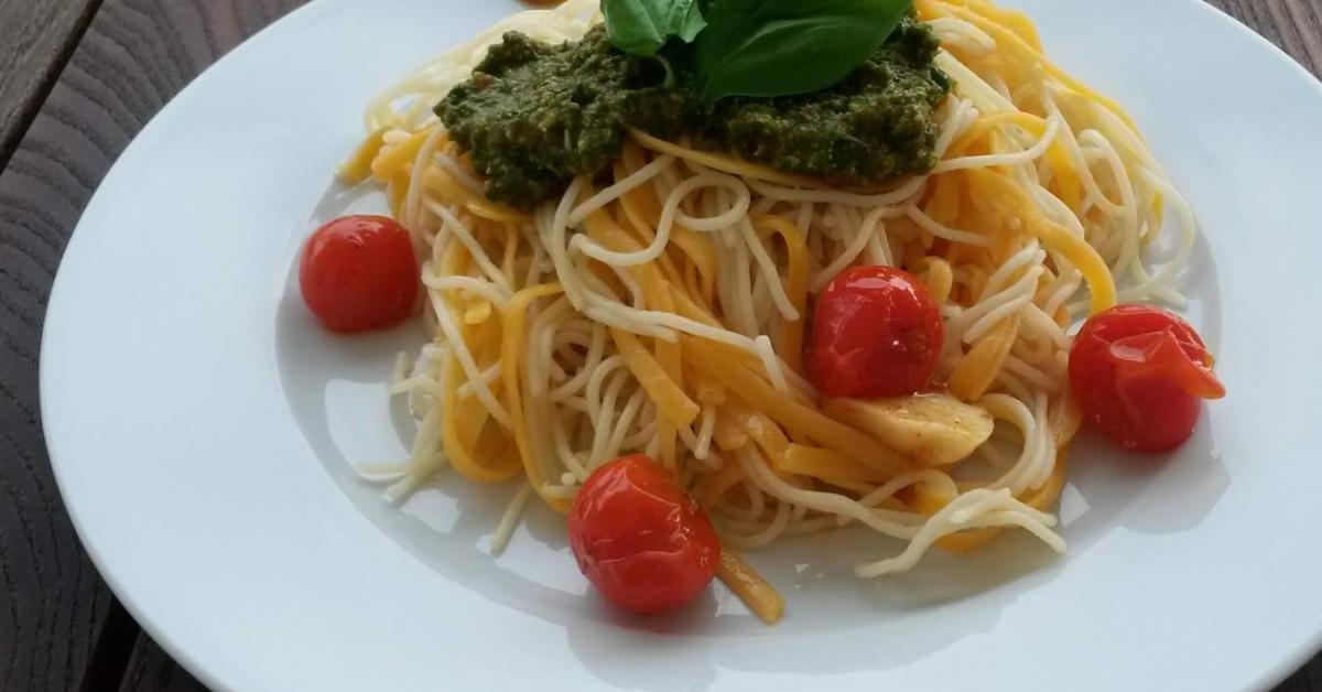 Nudeln mit Rucola-Pesto und Kirschtomaten von Kiwi_1.0. Ein Thermomix ...