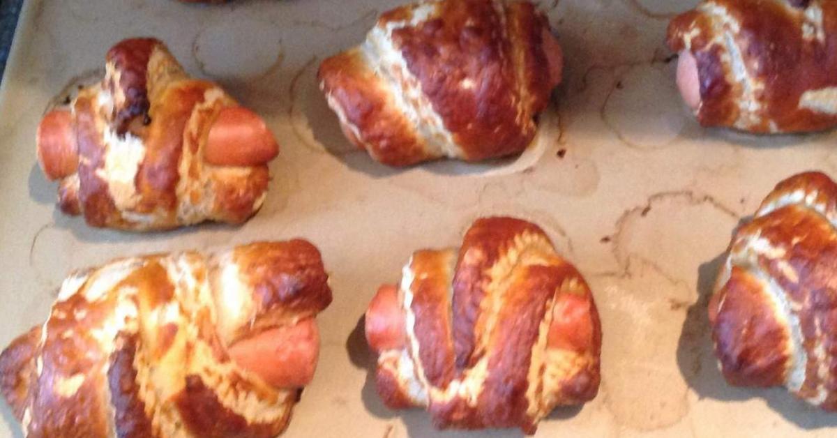 Laugencroissants gefüllt mit Wienerwürstchen von hexle123. Ein ...