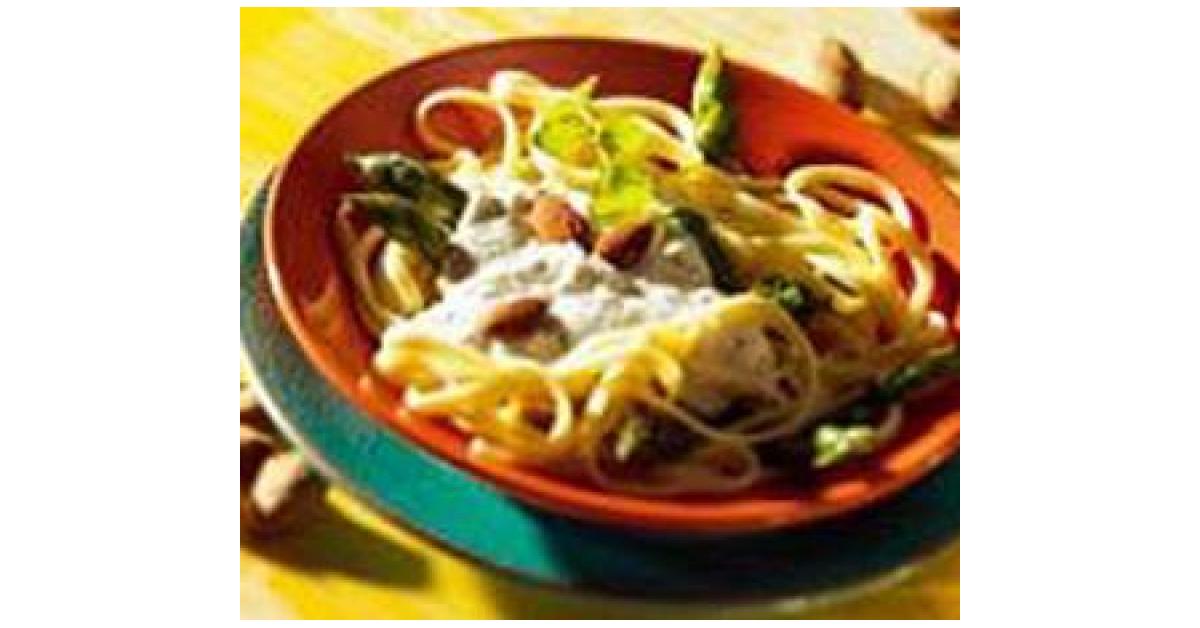 Linguine mit grünem Spargel und Käse-Mandel-Sauce von Thermomix ...