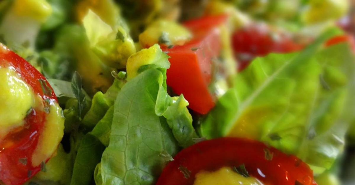 Blattsalat mit Apfel-Zwiebel-Curry Dressing von Fett-For-Fun-Thermi ...