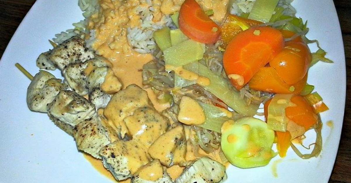 Hühnchenspieße in Erdnuss-Soße von elAnimal. Ein Thermomix® Rezept aus ...