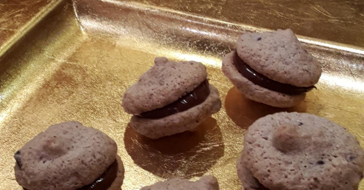 Nussbusserl mit Schokotröpfchen, glutenfreie Plätzchen von keksfan. Ein ... Nussbusserl mit Schokotröpfchen, glutenfreie Plätzchen von keksfan. Ein ...