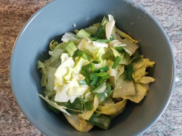 Eisbergsalat mit Dressing a`la Mama