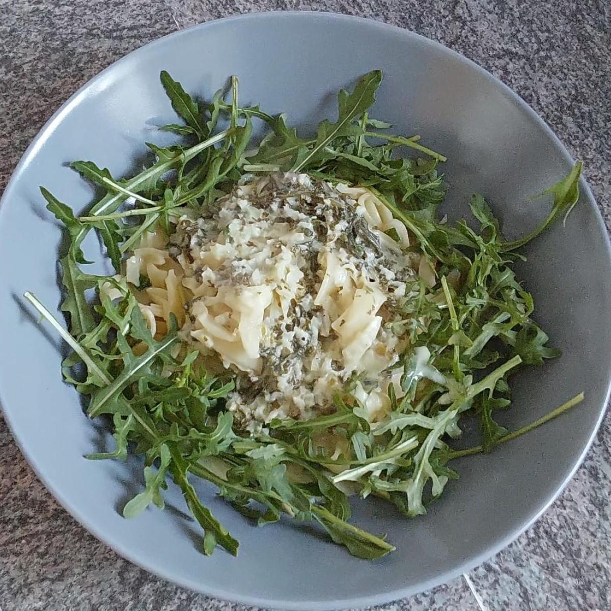 Tagliatelle mit al Limone Sauce im Ruccolabett von antelfrau. Ein ...