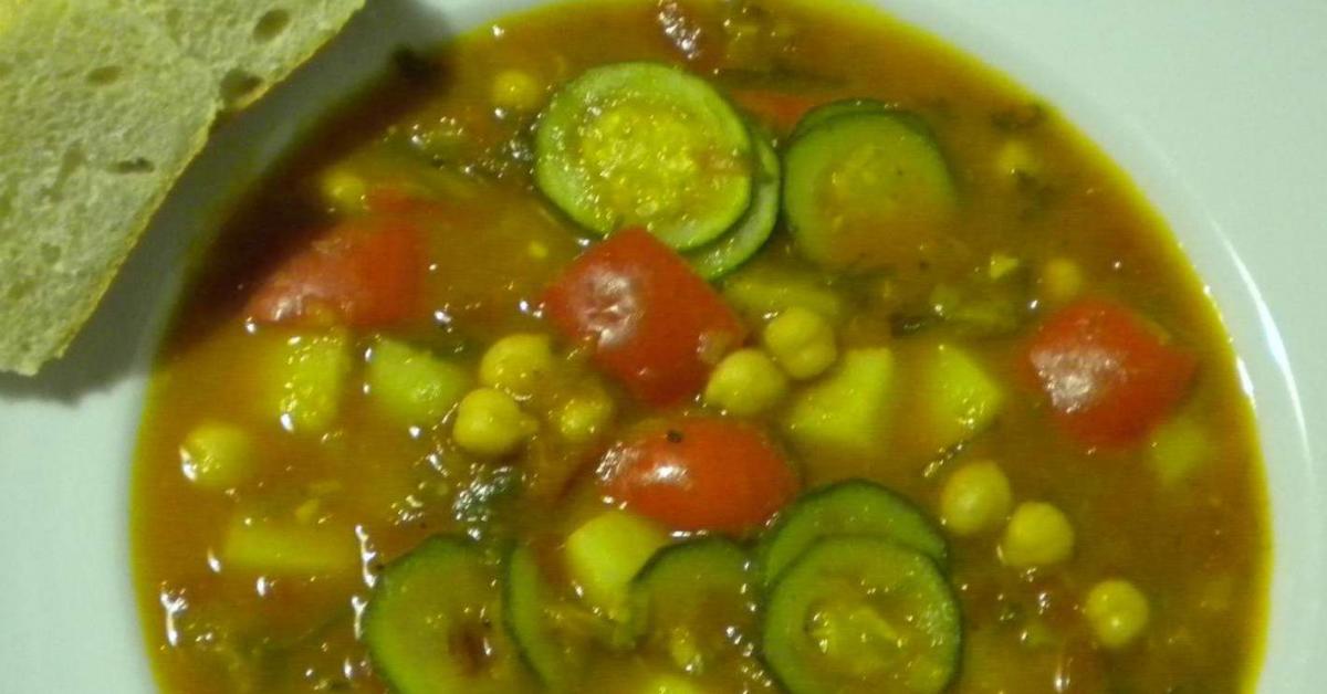 Gemüsesuppe mit Kichererbsen von chris-tiane. Ein Thermomix® Rezept aus ...