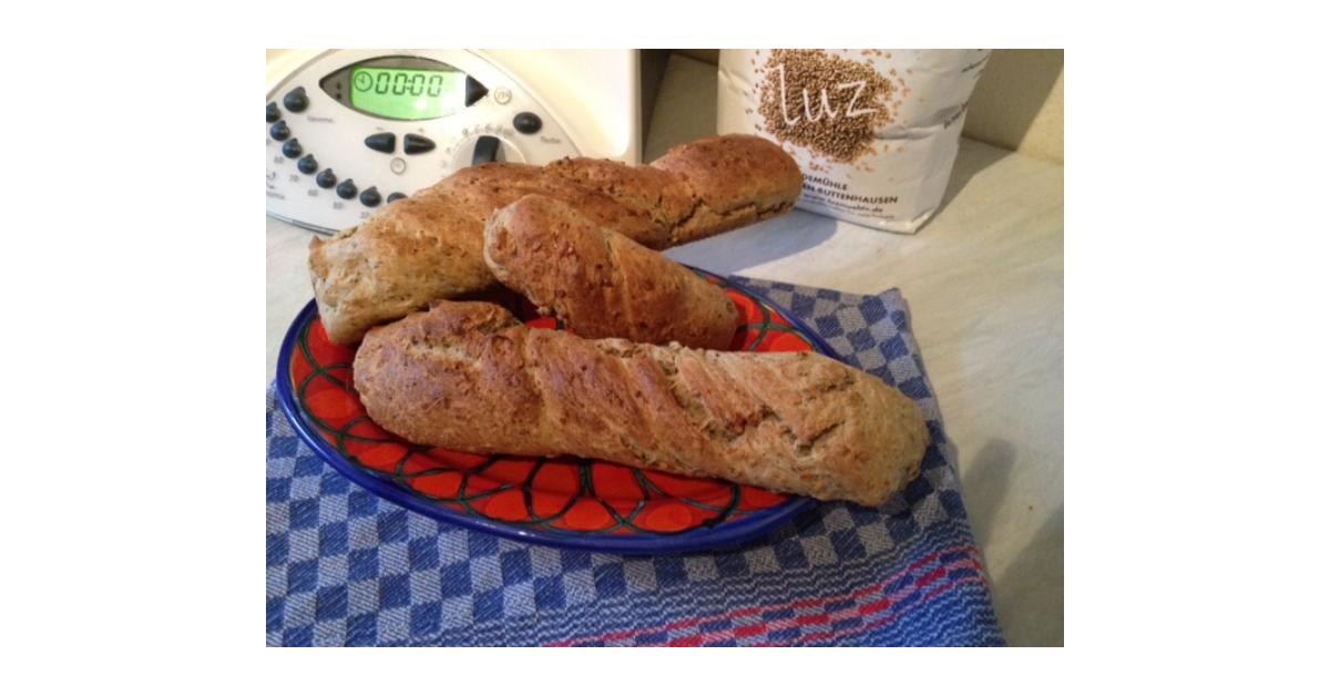 Baguette - aus Kamut- &amp; Dinkelmehl mit Walnüßchen von Delphinfrau. Ein ...