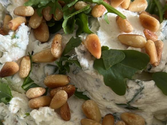 Rucola-Pinienkernen Dip  Aufstrich Frischkäse