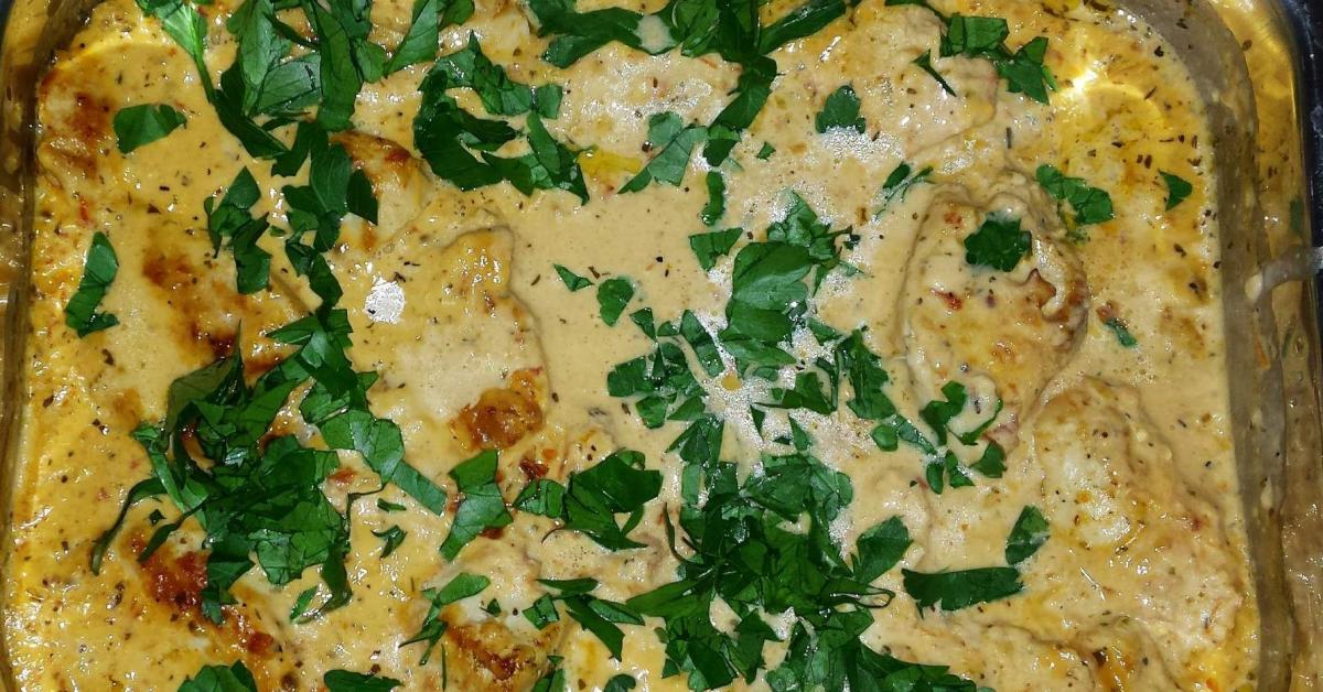 Hühnchen in einer Sauce aus sonnengetrockneten Tomaten und Käse von ...