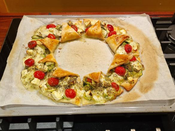 Tarte feuilletee soleil á la provencale / Sonnentarte aus Blätterteig nach provenzialischer Art