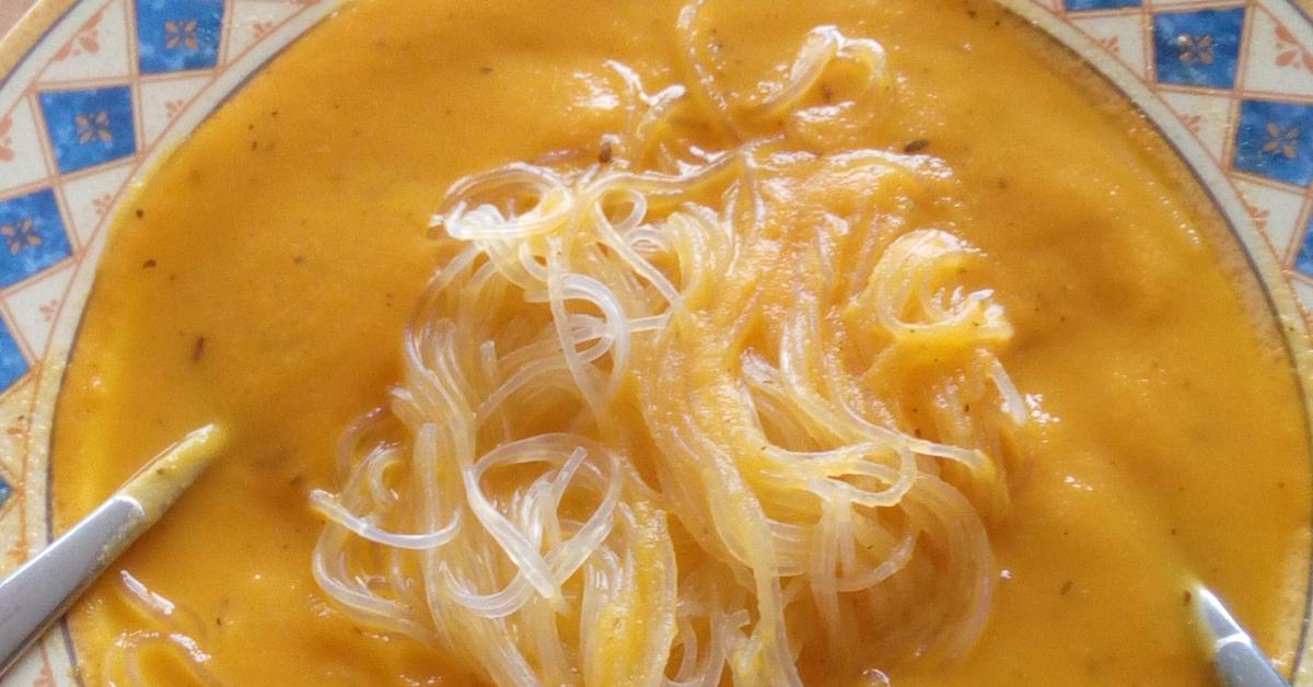 Cremige Karottensuppe mit Äpfeln und Ingwer (pikant) von Hangar. Ein ...