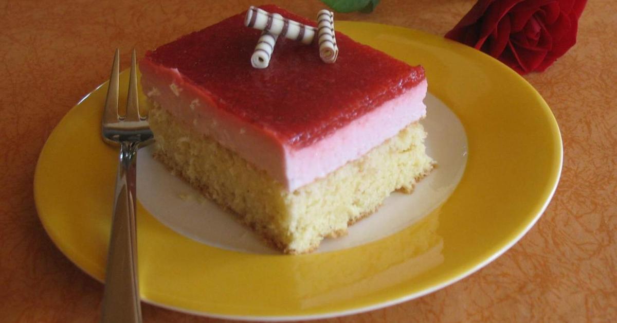 Erdbeerkuchen - Blechkuchen super fluffig !! von annavonfalkenstein ...