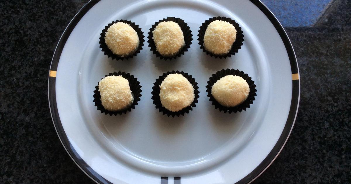 Weiße Rumkugeln von 2kochhilfe6. Ein Thermomix® Rezept aus der ...