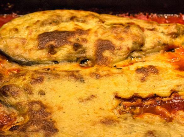 Vegetarisch gefüllte Auberginen