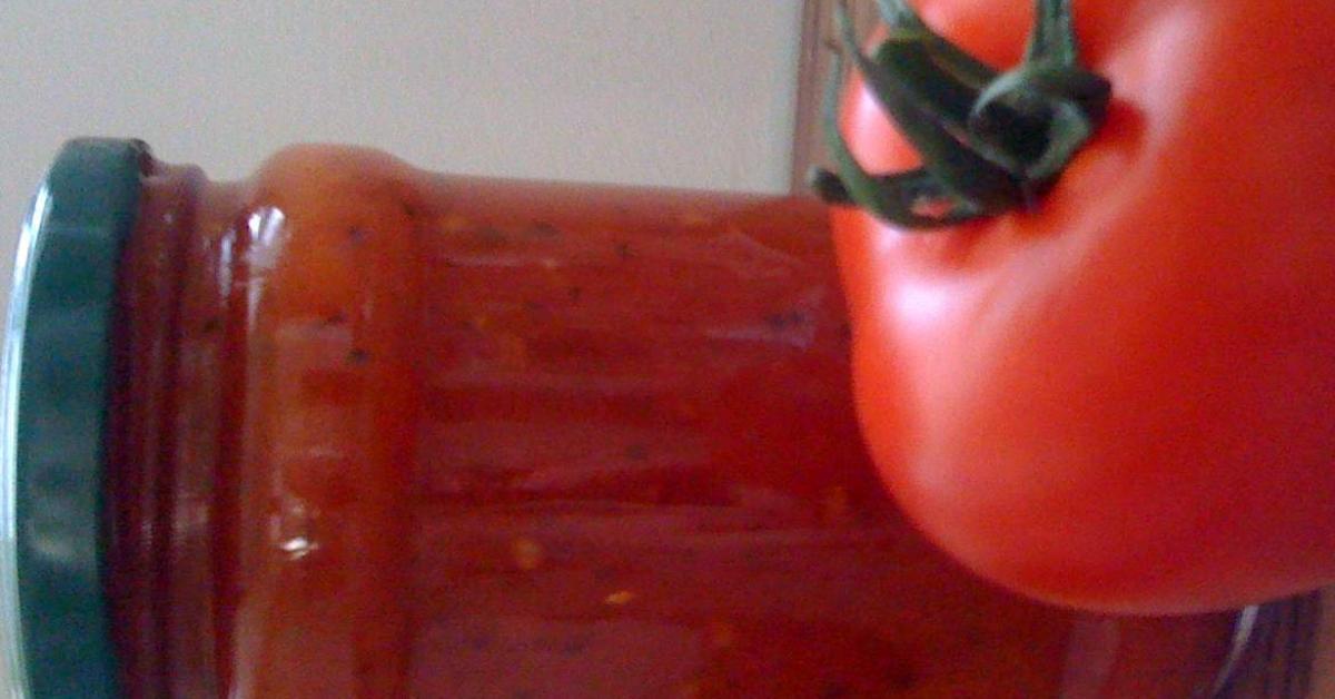 Variation von Tomatensoße auf Vorrat für Pizza, Nudeln und als ...