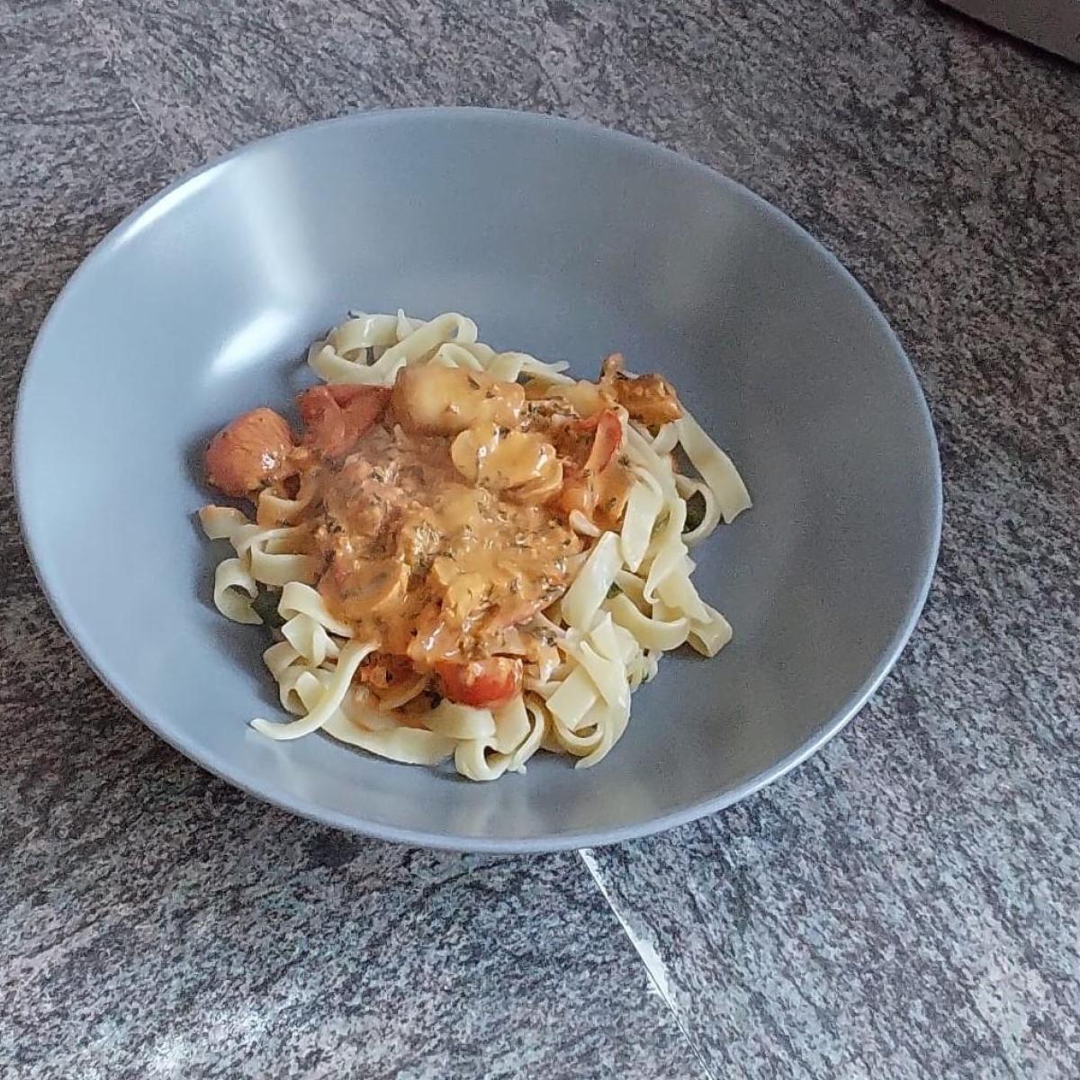 Bandnudeln mit schneller vegetarischer Tomatensauce a`la Mama von ...