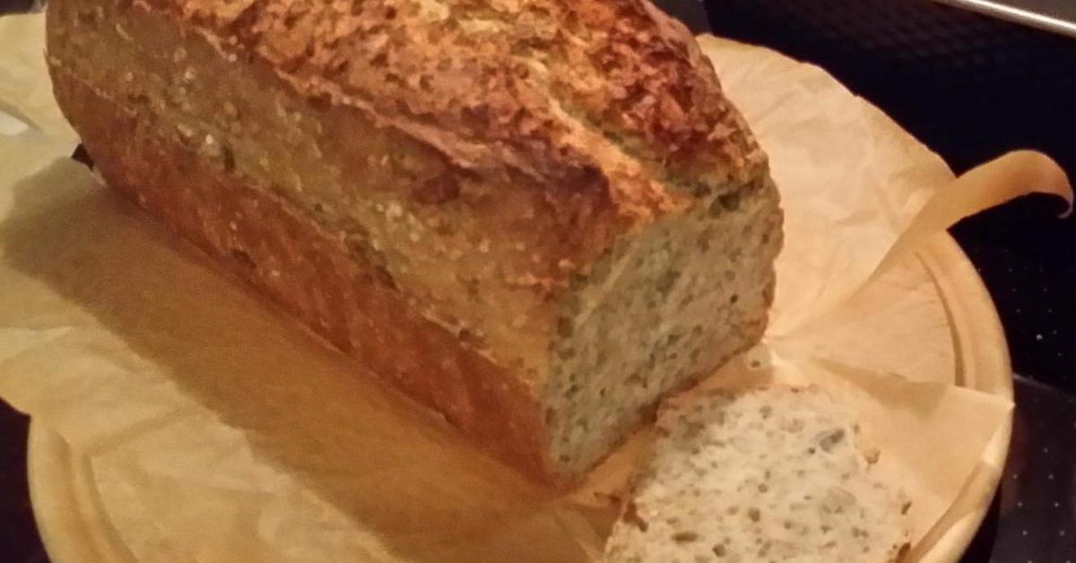 Variation von Dinkelbrot mit Körnern, Sesam, Chia Samen von Trina602 ...