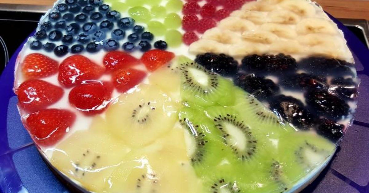 Cremiger, bunter Obstkuchen von Petra Feinschmecker. Ein Thermomix ... Cremiger, bunter Obstkuchen von Petra Feinschmecker. Ein Thermomix ...