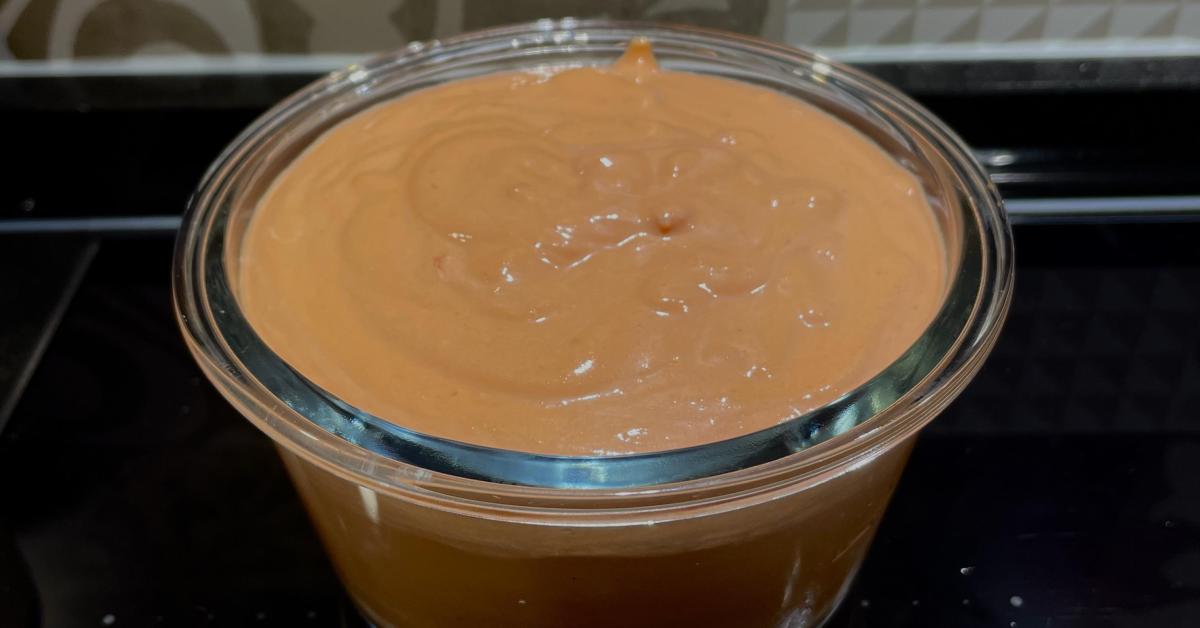 Rote Soße für Fondue, Raclette oder Grill von Friesenglück. Ein ...