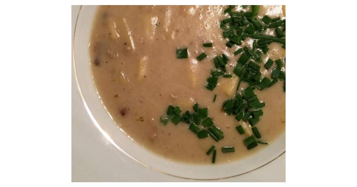Vegane Kastanien-Kartoffelsuppe mit Äpfeln und Schnittlauch von ...