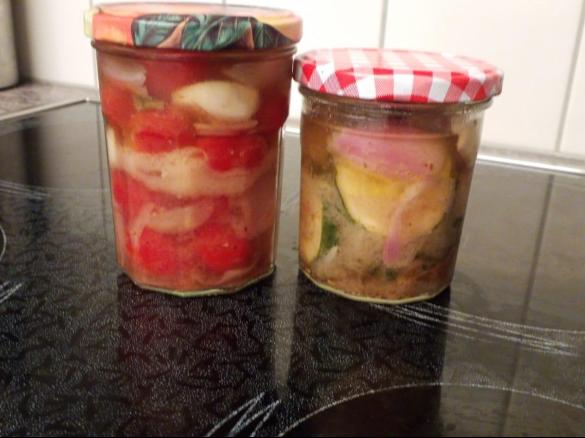 herzhafte eingelegte Cocktailtomaten