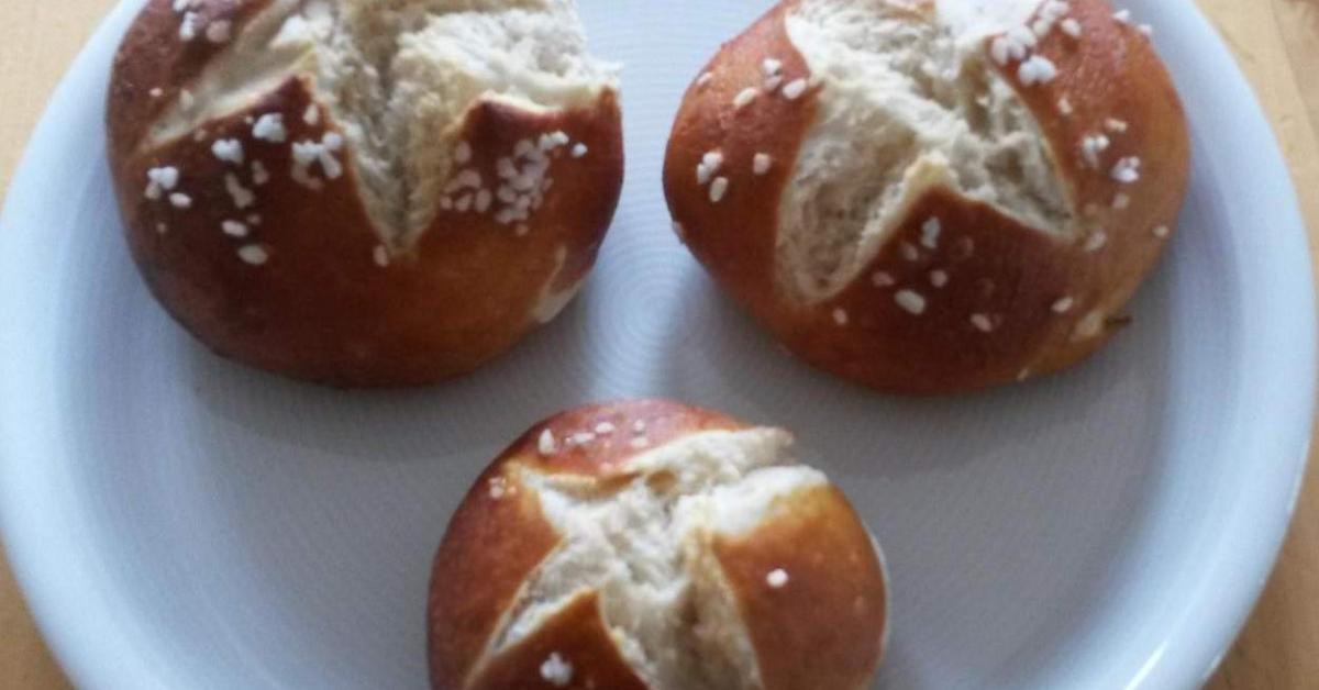Laugenwecken / Brezel / Brötchen von micolalolo auf www.rezeptwelt.de ...