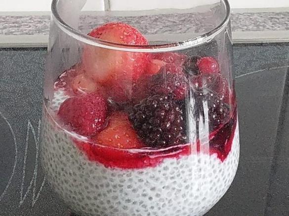 Chia - Kokos - Pudding mit Früchte