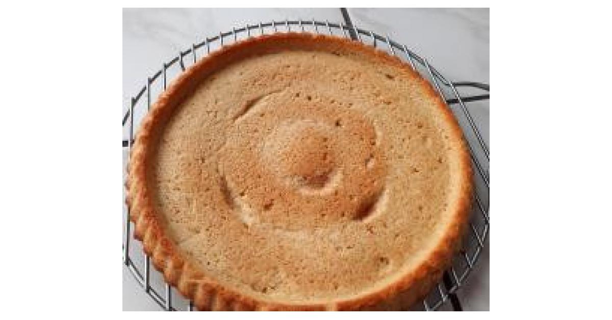 Knuspriger Mürbeteigboden für Erdbeerkuchen von strumpfine. Ein ...