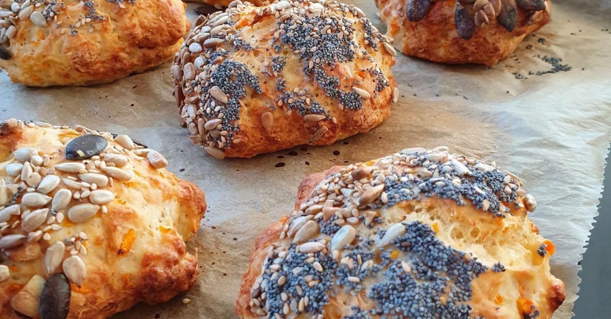 Glücksmixer Quark-Möhren-Walnuss-Brötchen von Glücksmixer Tanja Hübner ...
