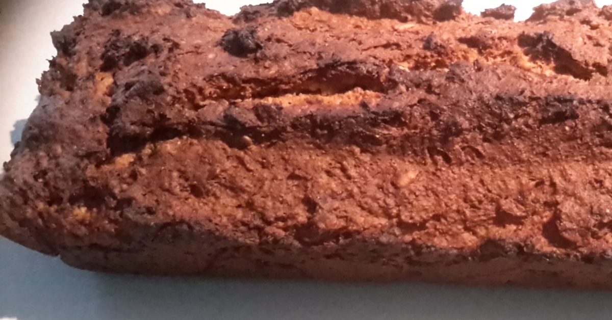 Süßes Roggen-Dinkel-Brot mit Nüssen und Rosinen
