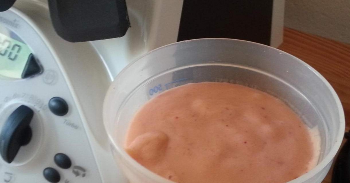 Sommerlicher Mango Erdbeer Smoothie